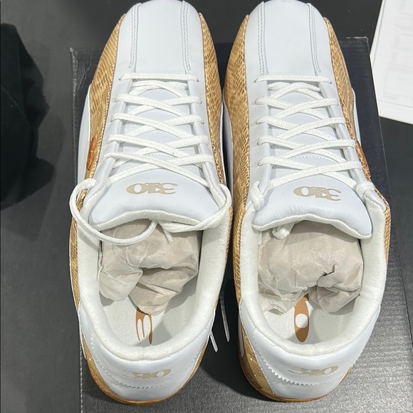 310 Motoring White and Gold Men's Shoes - Picture 4 of 8